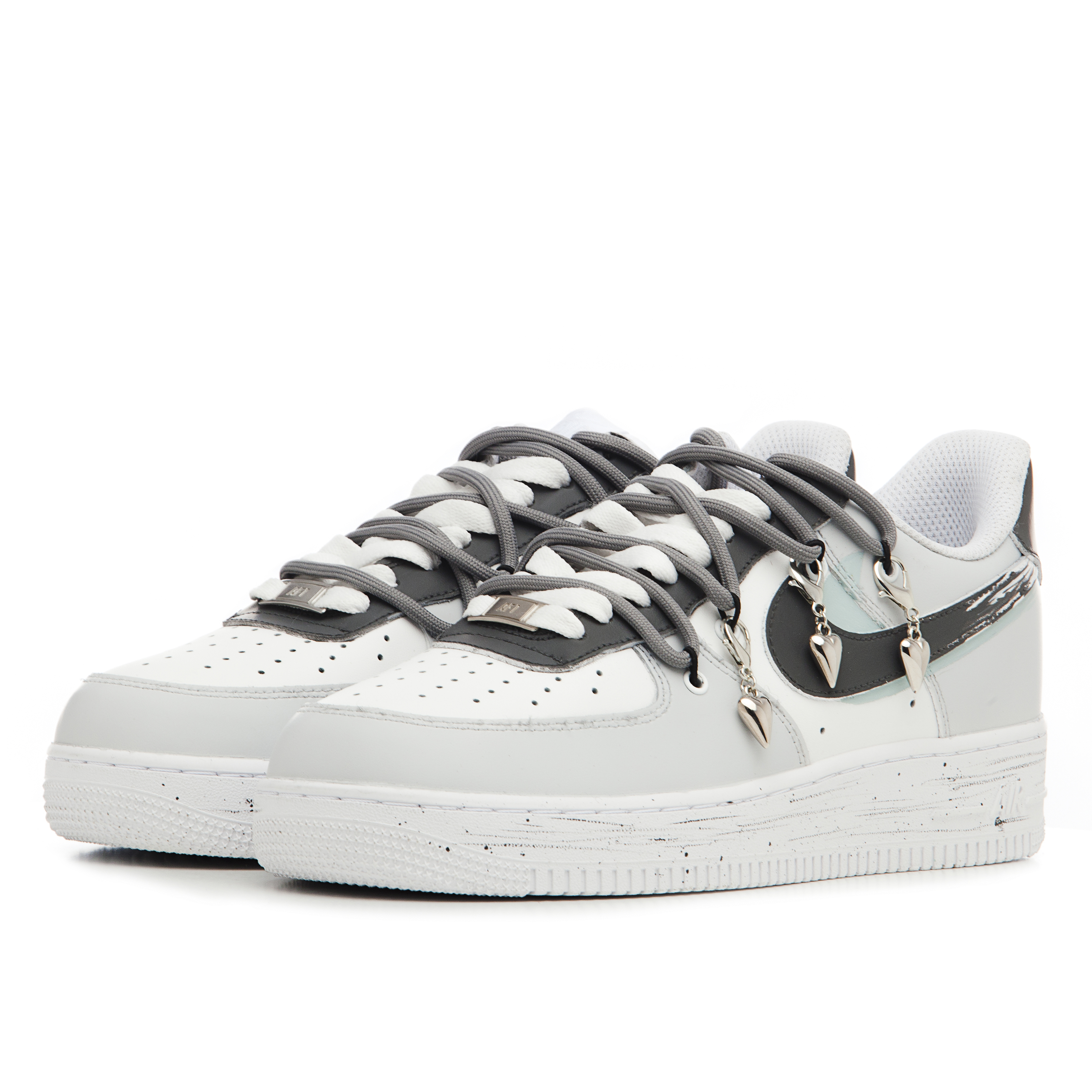 Lookbook [カスタムシューズ] ナイキエアフォース1ロー『グレイハートペンダント』 CW2288-111(Team60-男款不封心)