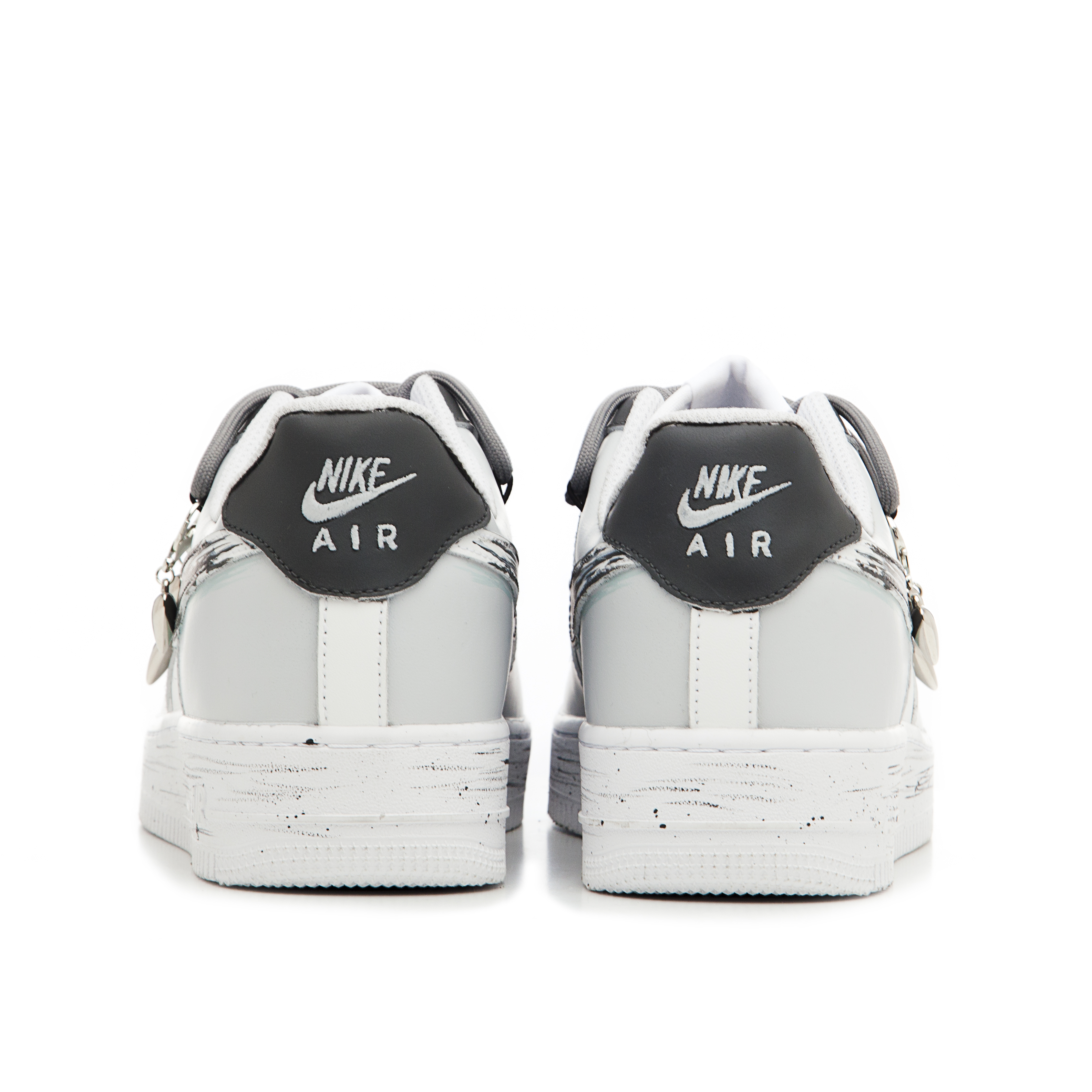 Shop [カスタムシューズ] ナイキエアフォース1ロー『グレイハートペンダント』 CW2288-111(Team60-男款不封心)