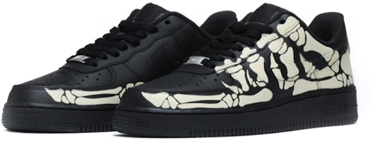 【客製球鞋】Nike Air Force 1 Low 空軍一號 萬聖節主題 骷髏骨頭 噴繪 低幫 板鞋 男女同款 黑色 Lookbook 【客製球鞋】Nike Air Force 1 Low 空軍一號 萬聖節主題 骷髏骨頭 噴繪 低幫 板鞋 男女同款 黑色