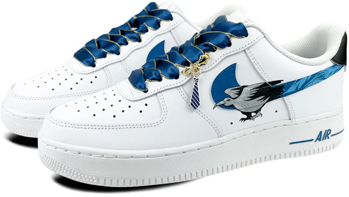 【定制球鞋】 Nike Air Force 1 Low 是在玩鞋 哈利波特 霍格華茲 拉文克勞鷹 低幫 板鞋 男款 白藍 Lookbook 【定制球鞋】 Nike Air Force 1 Low 是在玩鞋 哈利波特 霍格華茲 拉文克勞鷹 低幫 板鞋 男款 白藍