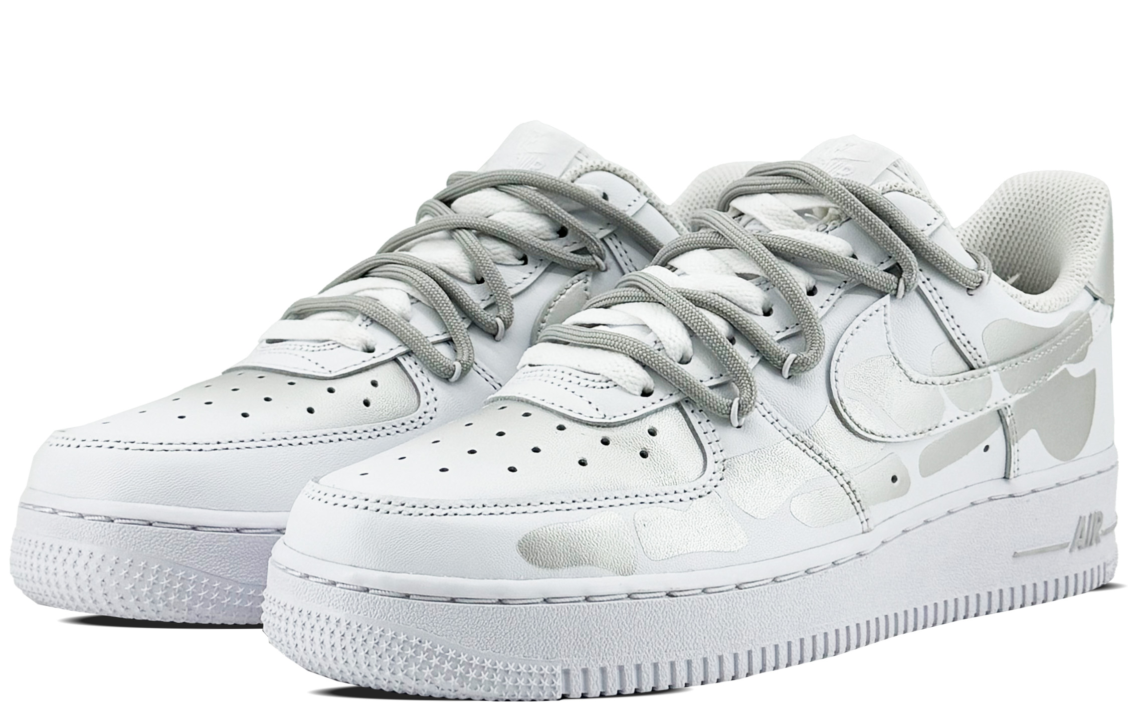 Shop 【訂製球鞋】Nike Air Force 1 骨頭空軍 Cleanfit風 珠光銀 街頭復古情侶款 日常百搭 包覆性增高 低筒 板鞋 男女同款 白銀