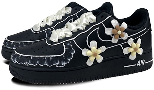 【訂製球鞋】 Nike Air Force 1 Low LE 是在玩鞋 花卉蕾絲邊立體 小香風 甜酷風 低幫 板鞋 GS 黑白 Lookbook 【訂製球鞋】 Nike Air Force 1 Low LE 是在玩鞋 花卉蕾絲邊立體 小香風 甜酷風 低幫 板鞋 GS 黑白