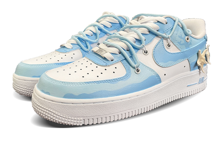 Shop 【カスタムシューズ】ナイキ エア フォース 1 ロー LE『ノースカロライナ ブルー オーシャン スター』 DH2920-111(TeamD-女款海洋之心手绘涂鸦白蓝)