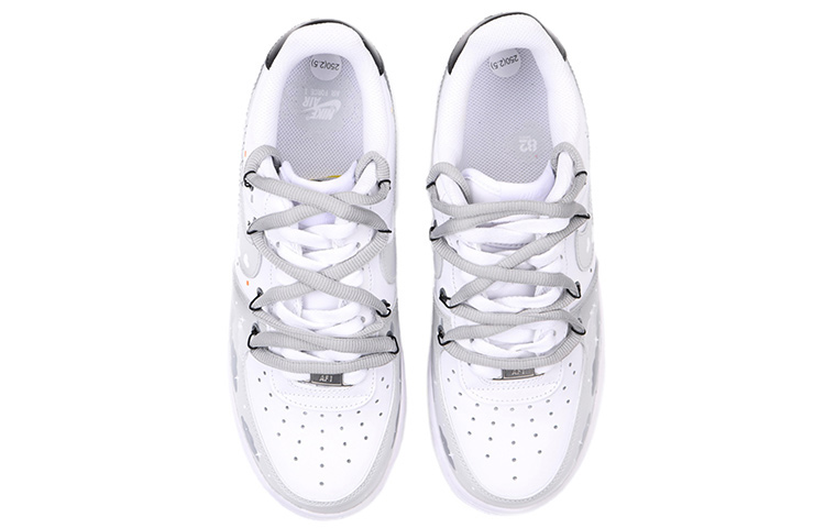 Shop ナイキ エア フォース 1 ロー LE「バレンタイン デコンストラクト」 DH2920-111(Team拾伍-女款喷绘手绘灰色白云)