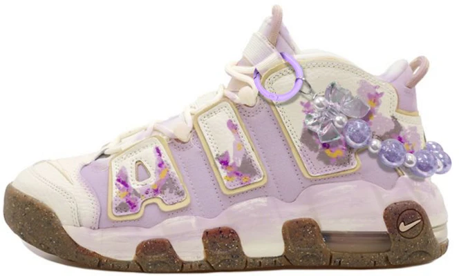 【客製化球鞋】 Nike Air More Uptempo OKHR 熏衣草蝴蝶結掛飾做舊 中筒 復古籃球鞋 GS 黃紫色 Order 【客製化球鞋】 Nike Air More Uptempo OKHR 熏衣草蝴蝶結掛飾做舊 中筒 復古籃球鞋 GS 黃紫色