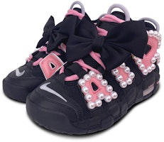 【カスタムシューズ】ナイキ エア モア アップテンポ 'パール バービー' DM0017-001(Team122-女款珍珠芭比) Shop 【カスタムシューズ】ナイキ エア モア アップテンポ 'パール バービー' DM0017-001(Team122-女款珍珠芭比)