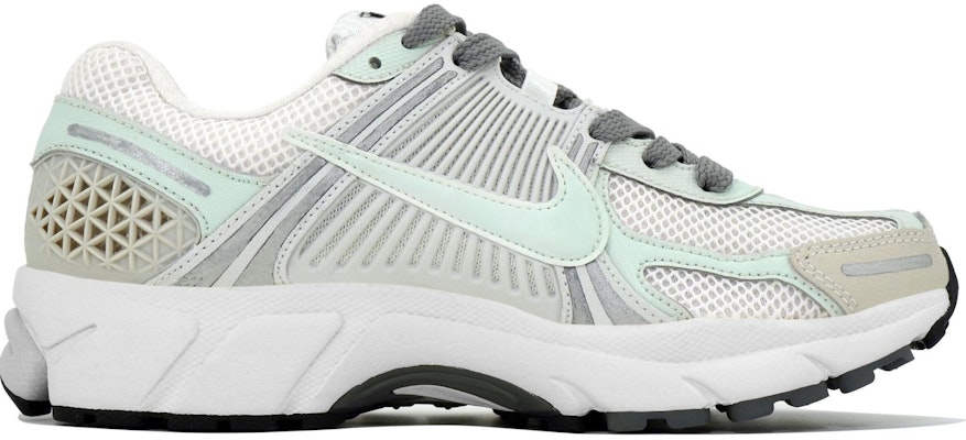 【定制球鞋】 Nike Air Zoom Vomero 5 萬花弄 薄荷青灰 禮盒 休閒 舒適 時尚 個性 潮流 百搭 運動 低幫跑步鞋 男女同款 灰色 Lookbook 【定制球鞋】 Nike Air Zoom Vomero 5 萬花弄 薄荷青灰 禮盒 休閒 舒適 時尚 個性 潮流 百搭 運動 低幫跑步鞋 男女同款 灰色