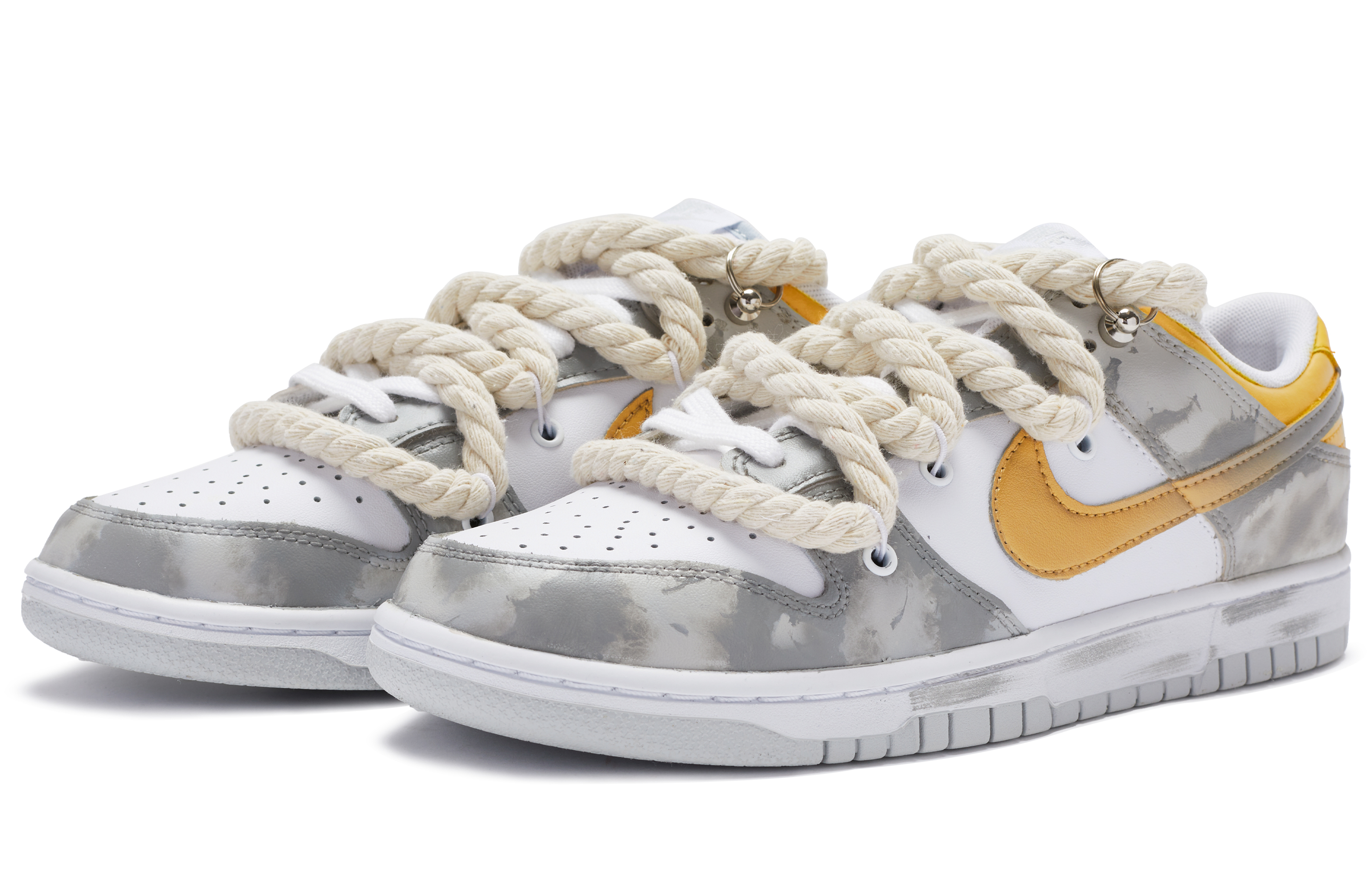 Lookbook 【客製球鞋】Nike Dunk Low BIGNIU 鞋底搔髒 黑雲 麻繩解構 手繪噴漆 低筒 滑板鞋 男款 白灰金
