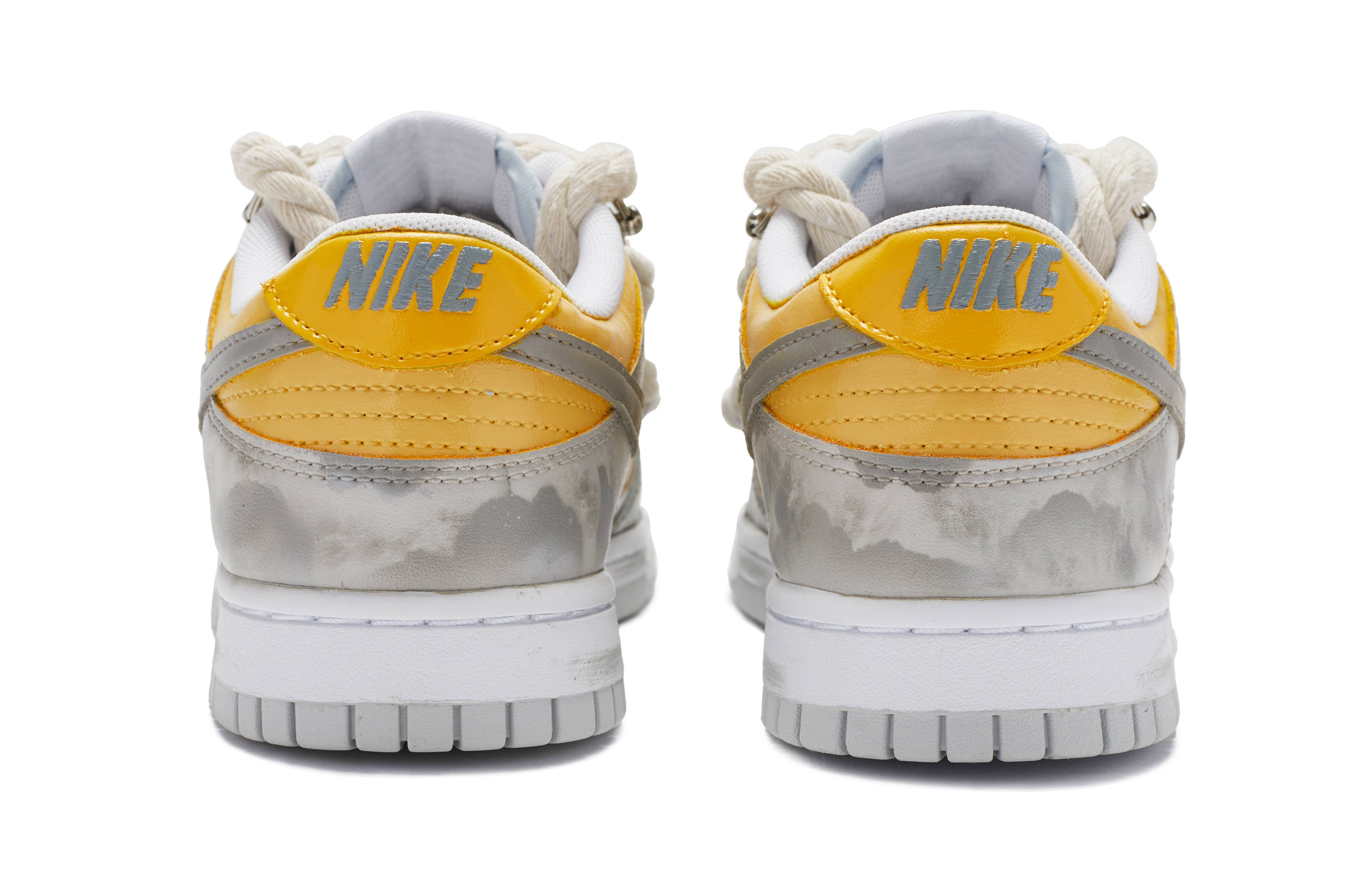 Shop 【客製球鞋】Nike Dunk Low BIGNIU 鞋底搔髒 黑雲 麻繩解構 手繪噴漆 低筒 滑板鞋 男款 白灰金