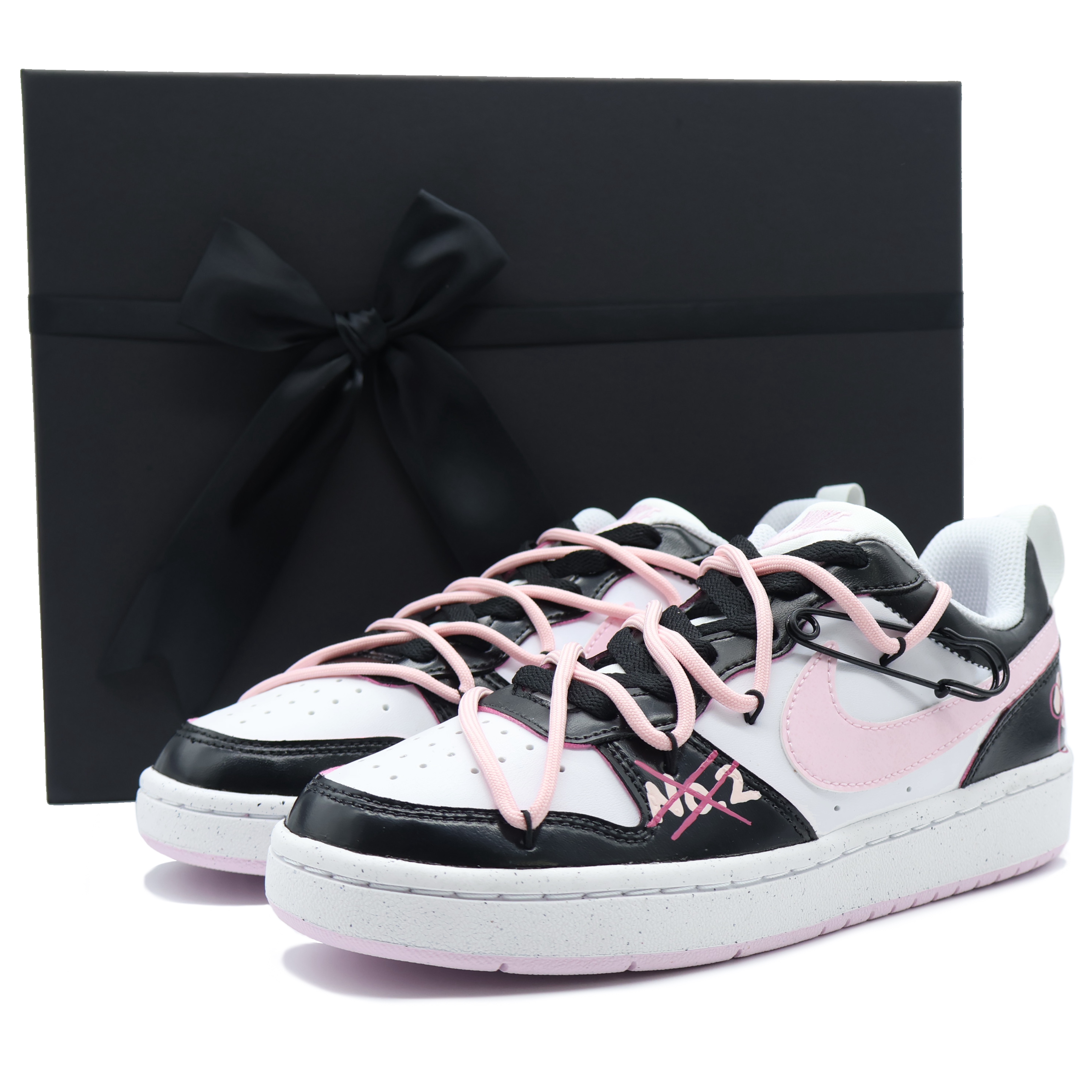 Buy 【カスタムシューズ】ナイキ コートボロウ2 「グラフィティブラック-ピンク」 DV5456-105（Team155-NO.2)