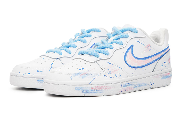 Lookbook カスタムシューズ] ナイキ コートボロー ロー 2『グラフィティ フレッシュ ホワイト-ブルー』 BQ5448-100(Team15-玩味童趣)