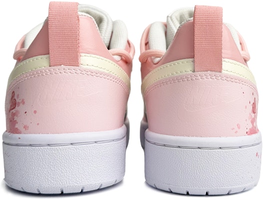 나이키 커스텀 코트 보로우 로우 2 '핑크 화이트 그래피티' BQ5448-100(Team11-粉白双勾女款) Shop 나이키 커스텀 코트 보로우 로우 2 '핑크 화이트 그래피티' BQ5448-100(Team11-粉白双勾女款)