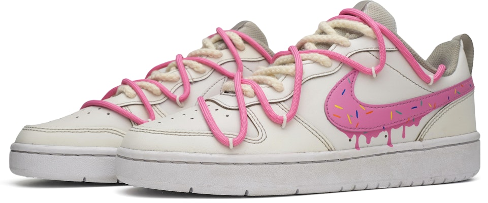 나이키 커스텀 코트 보로우 로우 2 "딸기 도넛" BQ5448-100(Team35--冰淇淋) Shop 나이키 커스텀 코트 보로우 로우 2 "딸기 도넛" BQ5448-100(Team35--冰淇淋)