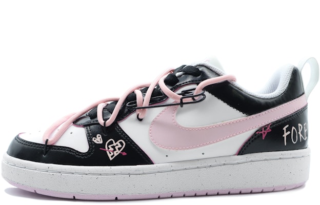 【客製球鞋】Nike Court Borough 禮盒 惡搞 塗鴉 英文 愛心 掛飾 甜酷 少女心 解構 Y2K 舒適百搭 低筒 板鞋 GS 黑粉色 Lookbook 【客製球鞋】Nike Court Borough 禮盒 惡搞 塗鴉 英文 愛心 掛飾 甜酷 少女心 解構 Y2K 舒適百搭 低筒 板鞋 GS 黑粉色