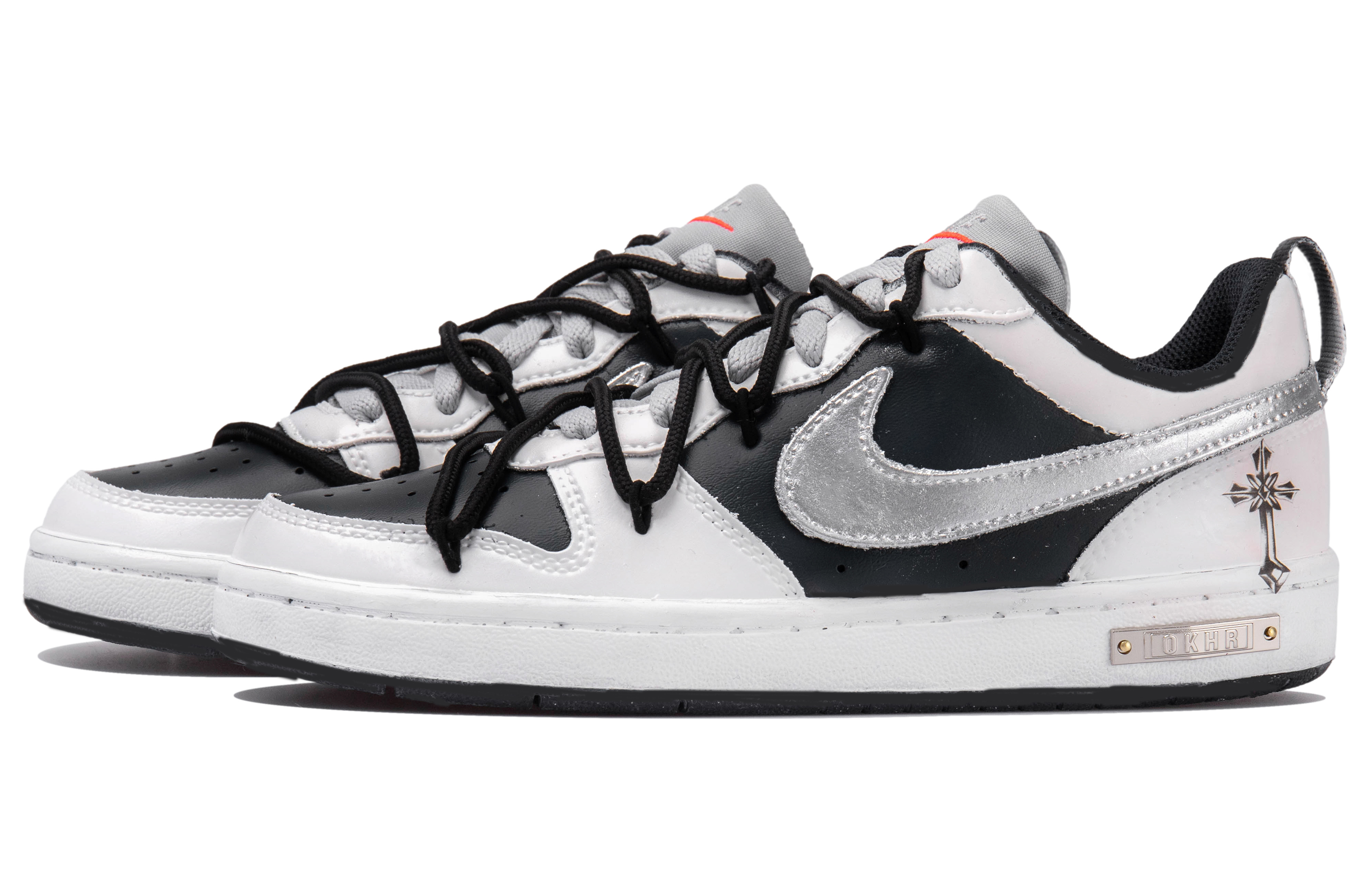 Shop 【自訂球鞋】Nike Court Borough OKHR 簡約十字架 銀勾 鐵牌裝飾 哥特風格解構 涂鴉 低筒 桌球鞋 GS 黑藍白
