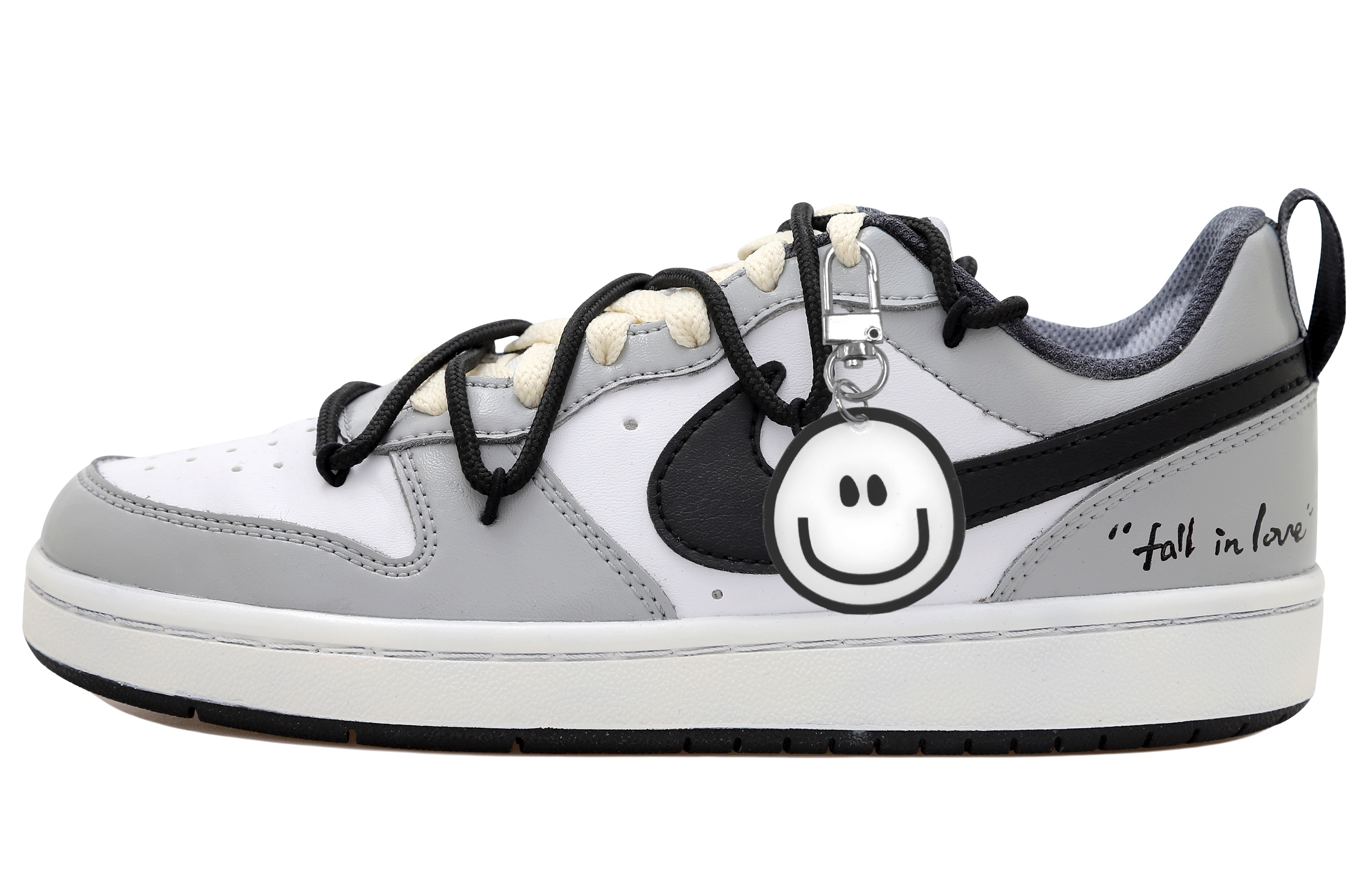 Buy ナイキ コート バーロウ カスタム 黒白灰
(Nike Kōto Barō Kasutamu Kuro Shiro Hai) DV5456-104(Team拾玖-灰灰笑脸)