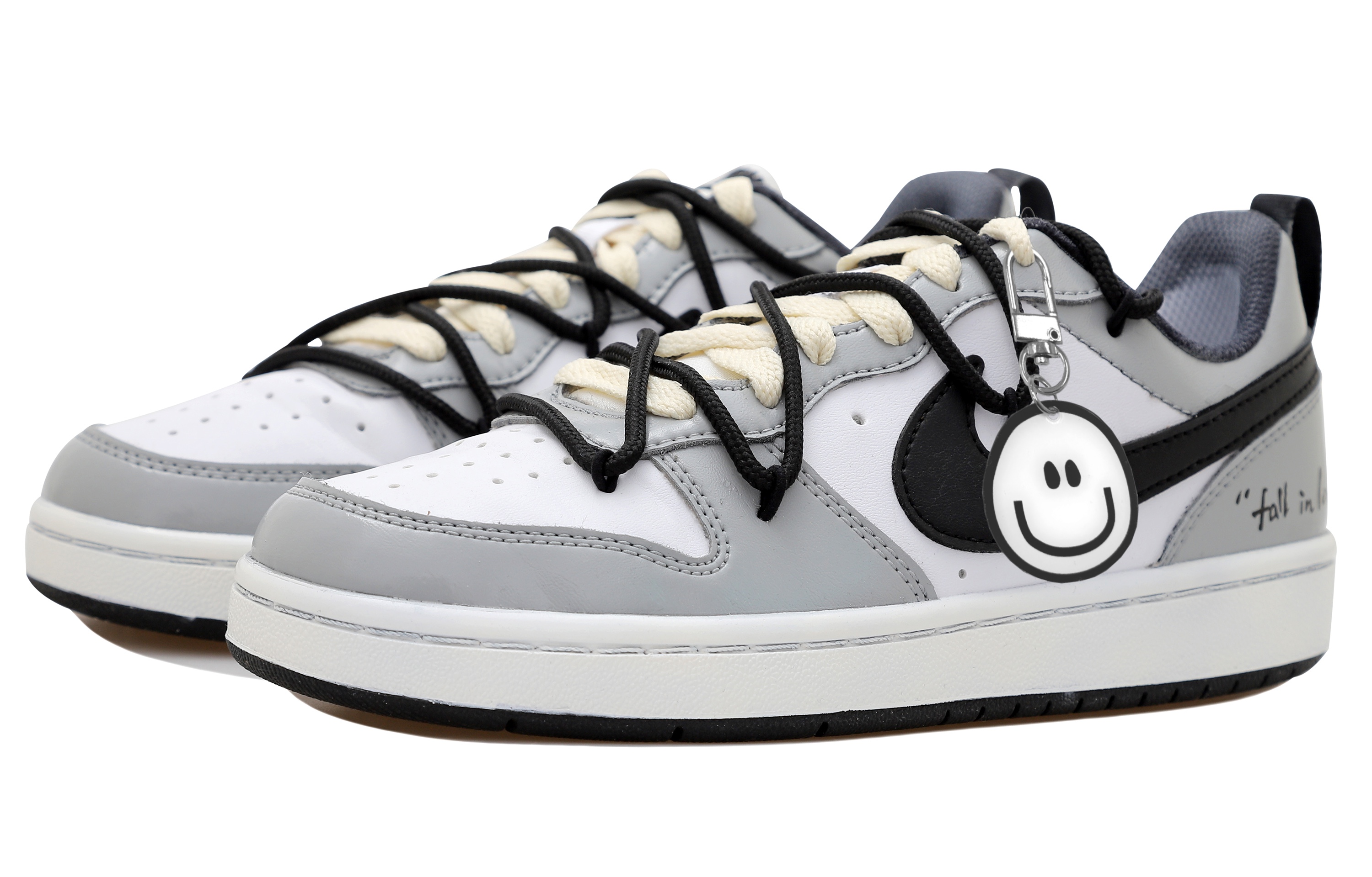 Shop ナイキ コート バーロウ カスタム 黒白灰
(Nike Kōto Barō Kasutamu Kuro Shiro Hai) DV5456-104(Team拾玖-灰灰笑脸)