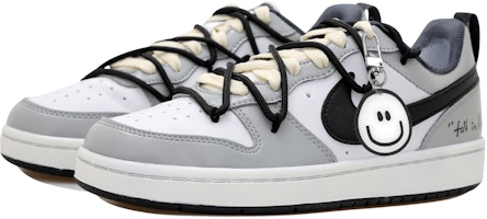 ナイキ コート バーロウ カスタム 黒白灰
(Nike Kōto Barō Kasutamu Kuro Shiro Hai) DV5456-104(Team拾玖-灰灰笑脸) Shop ナイキ コート バーロウ カスタム 黒白灰
(Nike Kōto Barō Kasutamu Kuro Shiro Hai) DV5456-104(Team拾玖-灰灰笑脸)