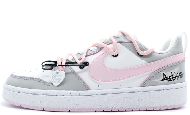 【訂製球鞋】Nike Court Borough 英文字母 塗鴉 掛飾 愛心 禮盒 浪漫 甜酷 舒適潮流 運動百搭 解構 低筒 板鞋 GS 灰粉 Lookbook 【訂製球鞋】Nike Court Borough 英文字母 塗鴉 掛飾 愛心 禮盒 浪漫 甜酷 舒適潮流 運動百搭 解構 低筒 板鞋 GS 灰粉