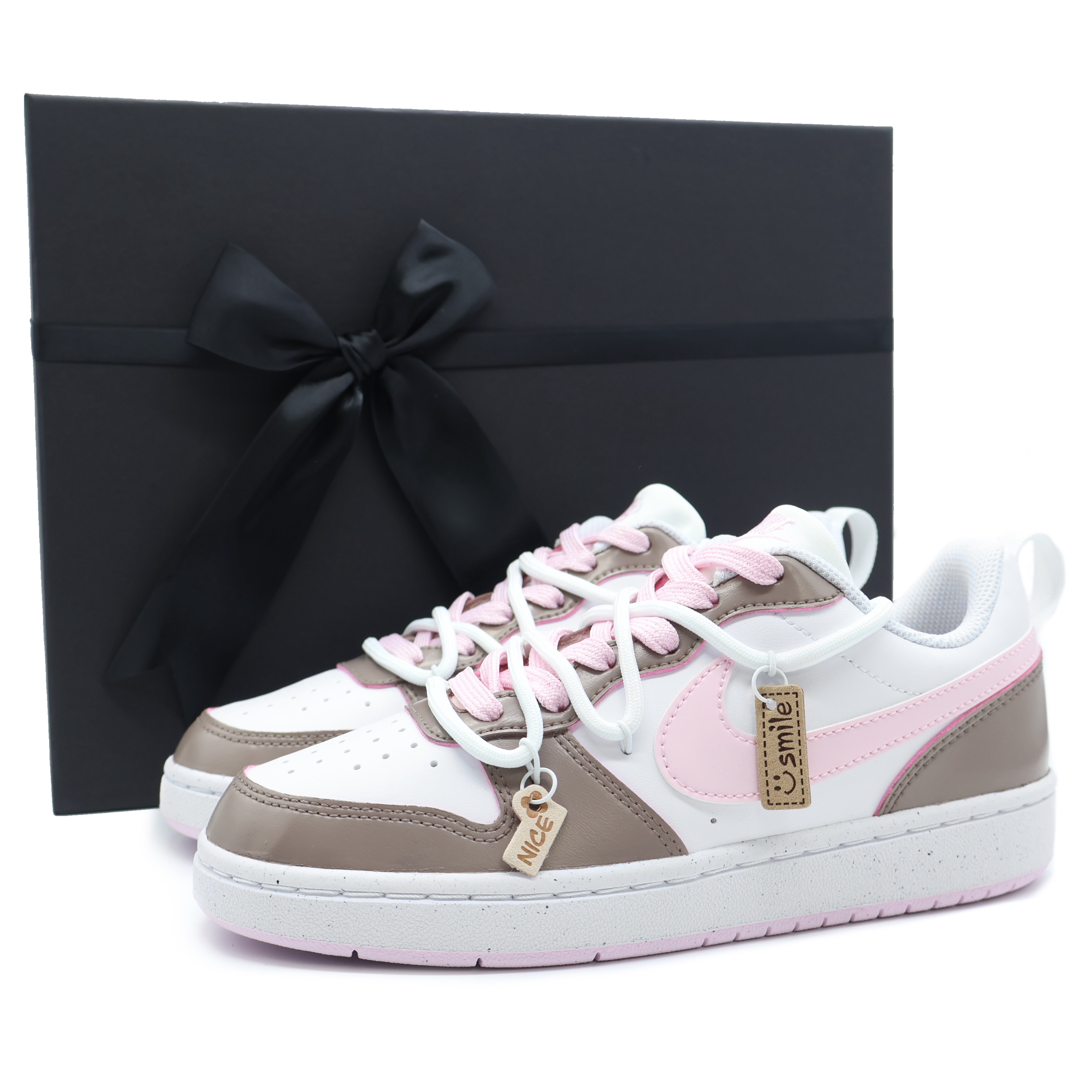 [Custom Shoes] Nike Court Borough Low 'Mocha Pink Letter Charm' 圖 2