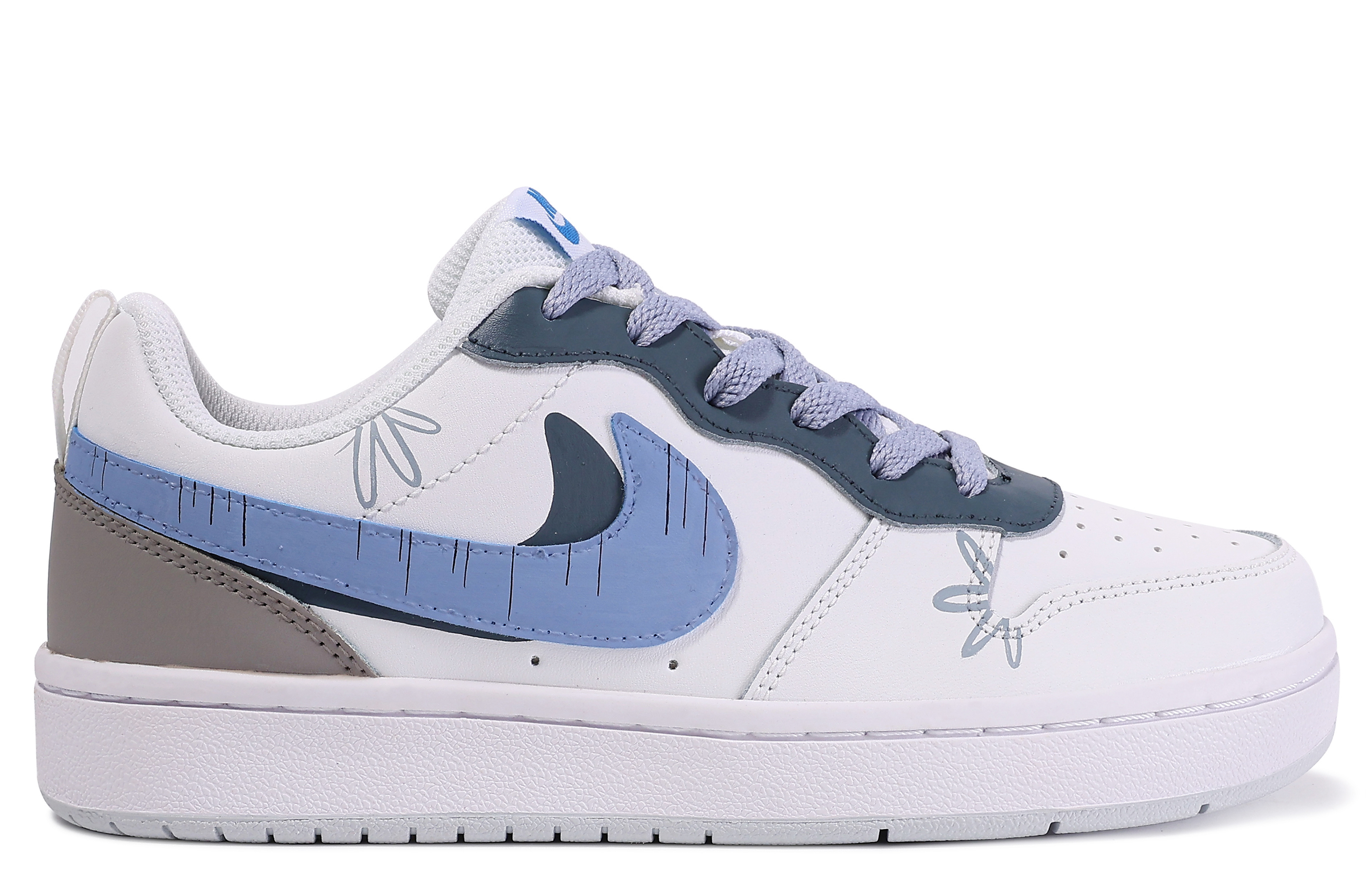 Shop [カスタムシューズ] ナイキ コートバラ ロー 'ホワイト-ブルー ダ・ヴィンチ カスタム' BQ5448-123(TeamM-花墙-BOX)