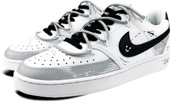 나이키 커스텀 코트 비전 1 '그라피티 블랙 화이트 그레이' CD5463-101(Team47-男款court飞机) Lookbook 나이키 커스텀 코트 비전 1 '그라피티 블랙 화이트 그레이' CD5463-101(Team47-男款court飞机)