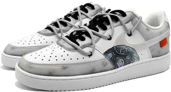 ナイキ コートビジョン1 カスタム「月影星雲」
(Nike Kōtobijon 1 Kasutamu "Tsukikage Seiun") CD5463-101(Team16-男款月球艺术) Shop ナイキ コートビジョン1 カスタム「月影星雲」
(Nike Kōtobijon 1 Kasutamu "Tsukikage Seiun") CD5463-101(Team16-男款月球艺术)