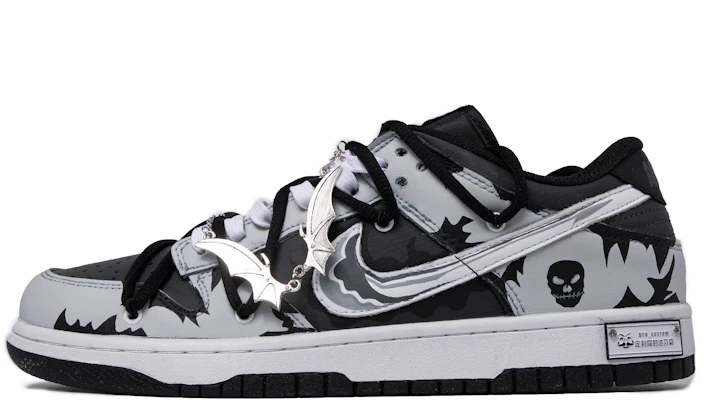 【訂製球鞋】 Nike Dunk Low 達文西訂製 血族 撞色 骷髏 蝙蝠 鐮刀 低幫 板鞋 男款 灰白銀 Buy 【訂製球鞋】 Nike Dunk Low 達文西訂製 血族 撞色 骷髏 蝙蝠 鐮刀 低幫 板鞋 男款 灰白銀