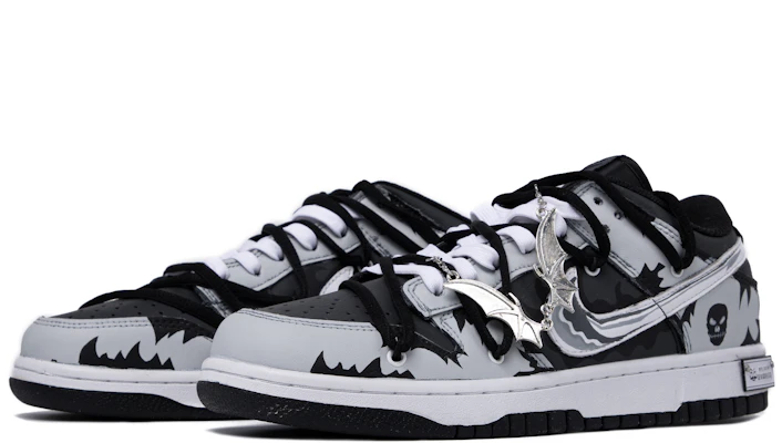 【訂製球鞋】 Nike Dunk Low 達文西訂製 血族 撞色 骷髏 蝙蝠 鐮刀 低幫 板鞋 男款 灰白銀 Lookbook 【訂製球鞋】 Nike Dunk Low 達文西訂製 血族 撞色 骷髏 蝙蝠 鐮刀 低幫 板鞋 男款 灰白銀