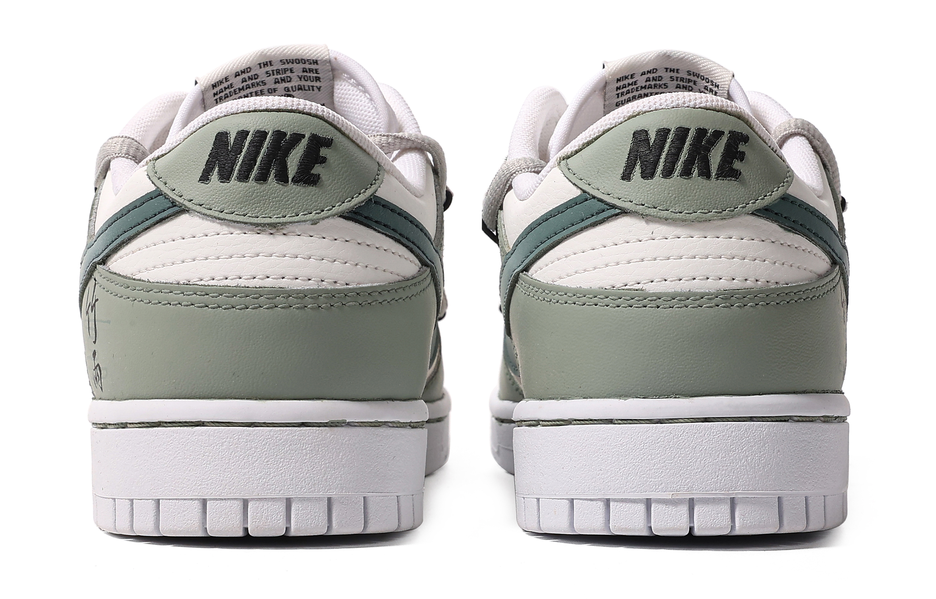 Shop 【定制鞋】耐克定制 x Dunk 低帮 '墨竹书法' DH9765-100(TeamM-女款墨韵青竹S-BOX)