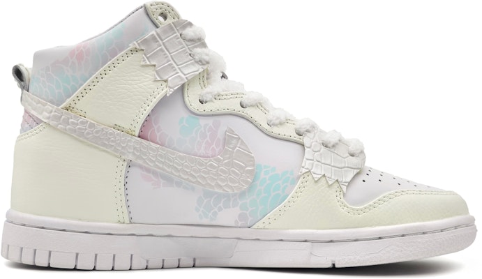 나이키 덩크 하이 '용의 해' 커스텀 (Nike Dunk High '용의 해' Custom) DO2321-111(Team16-龙潜云渊黄青BOX) Lookbook 나이키 덩크 하이 '용의 해' 커스텀 (Nike Dunk High '용의 해' Custom) DO2321-111(Team16-龙潜云渊黄青BOX)