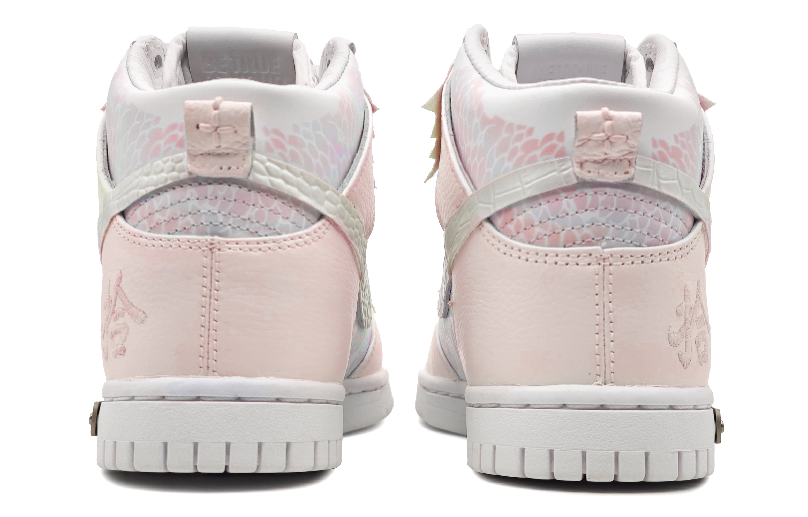 Details for 【客製化球鞋】 Nike Dunk “拾”壹心製造 CNY龍年限定 龍潛雲淵 特殊鞋盒 藝術漸變 高筒 板鞋 男女同款 粉白