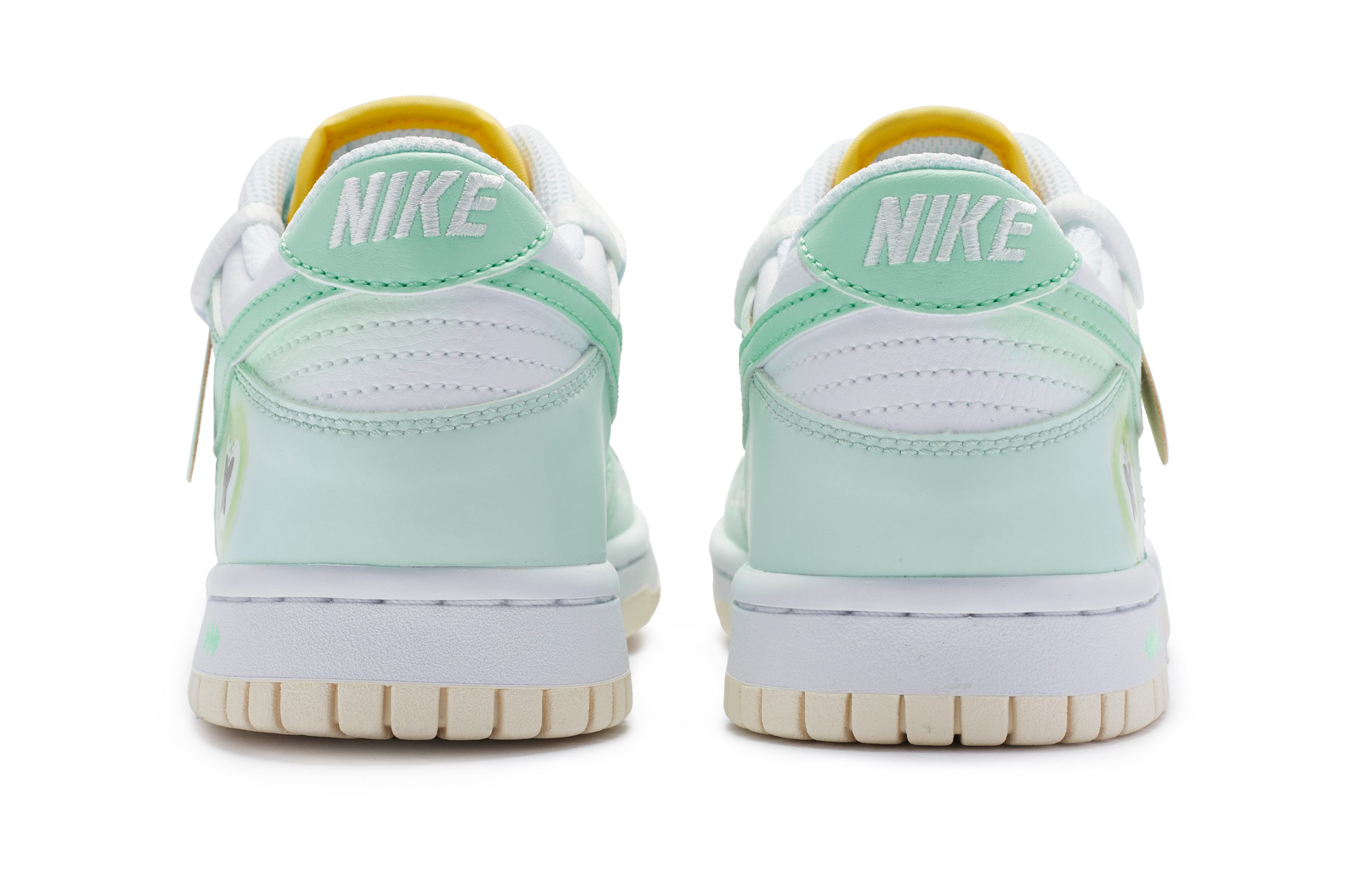 Shop 【カスタムシューズ】ナイキダンクロー『アップルコアドリームページ7』 FJ7707-131(Team80-女款苹果核梦核白绿黄)