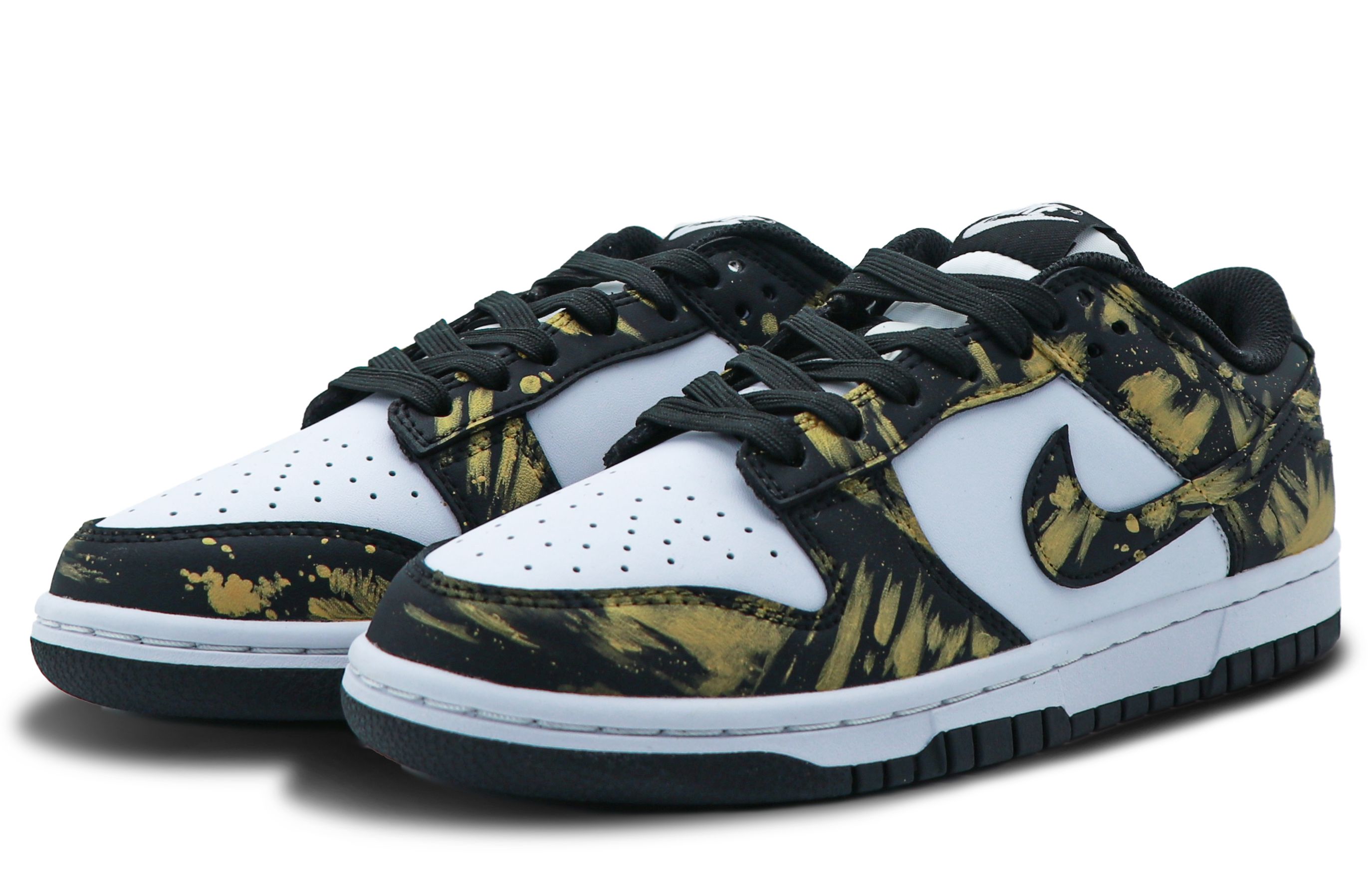 Shop [定制鞋款] 耐克Dunk Low '黑金熊猫迷彩' CW1590-100(Team147-黑金派对)