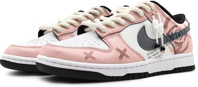 나이키 덩크 로우 '블랙 모란디 핑크' (커스텀) CW1590-100(Team16-女款誓言之眼粉) Lookbook 나이키 덩크 로우 '블랙 모란디 핑크' (커스텀) CW1590-100(Team16-女款誓言之眼粉)