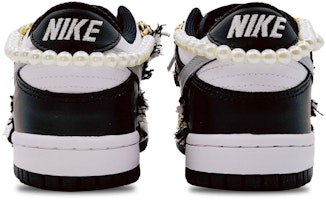 나이키 덩크 로우 '블랙 팬다 - 실크&펄 체인' CW1590-100(Team68-女款黑金小香风) Shop 나이키 덩크 로우 '블랙 팬다 - 실크&펄 체인' CW1590-100(Team68-女款黑金小香风)