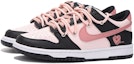 Lookbook カスタムシューズ - ナイキ ダンク ロー「ブラックピンク デコンストラクテッド ハート」 CW1590-100(Team拾伍-女款粉爱心六)