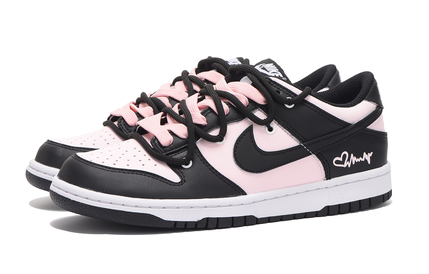 Lookbook 나이키 덩크 로우 '블랙 핑크 하트' (커스텀) CW1590-100(Team拾伍-女款黑粉七)