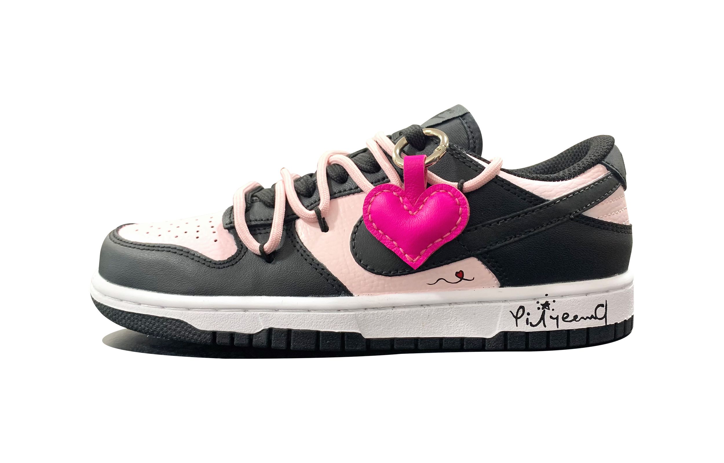 Buy ナイキ ダンク Low "黒ピンク愛ペンダント" (Nike Dunk Low "黒ピンク愛ペンダント") DH9765-002(TeamD-GS款爱心吊坠)