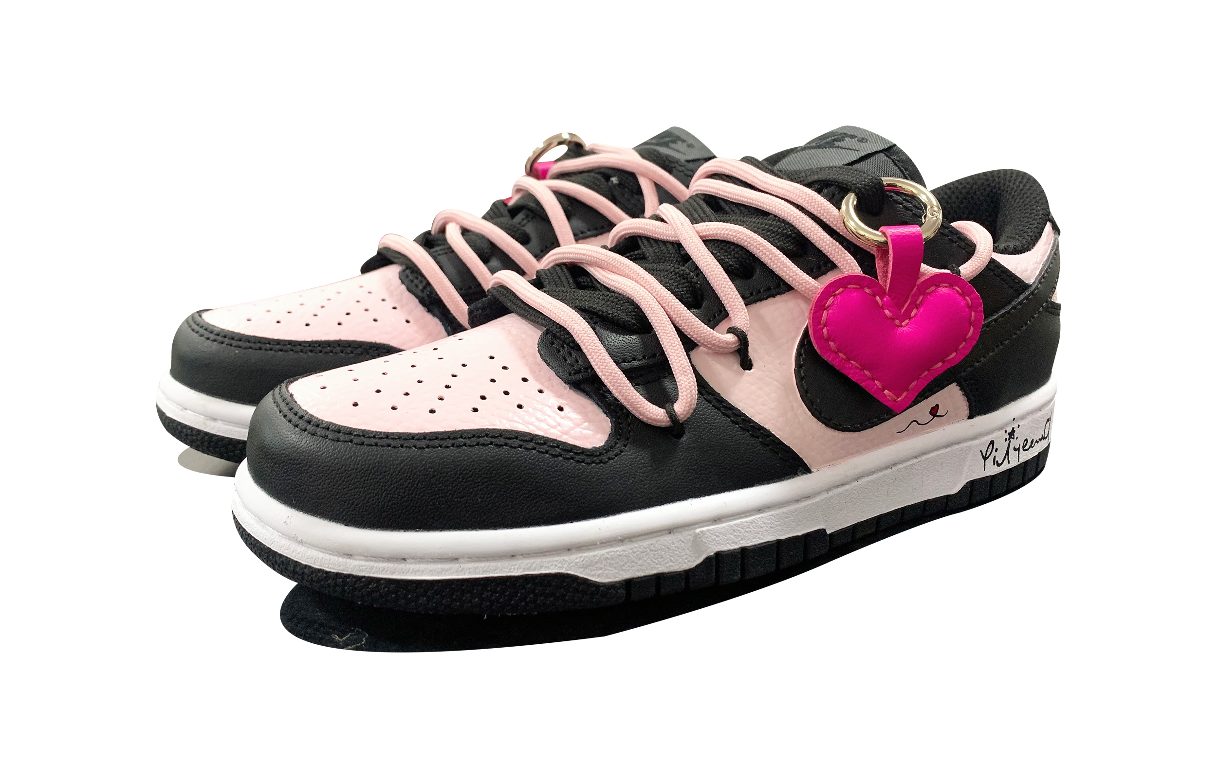 Lookbook ナイキ ダンク Low "黒ピンク愛ペンダント" (Nike Dunk Low "黒ピンク愛ペンダント") DH9765-002(TeamD-GS款爱心吊坠)