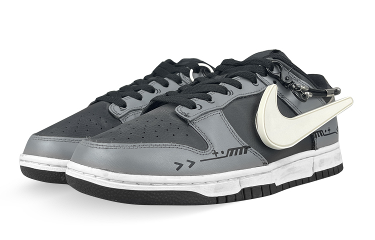 Shop 【カスタムシューズ】ナイキ ダンク ロー 'ブラック シルバーチェーン' CW1590-100(Team叁-女款LED机能银贴布)