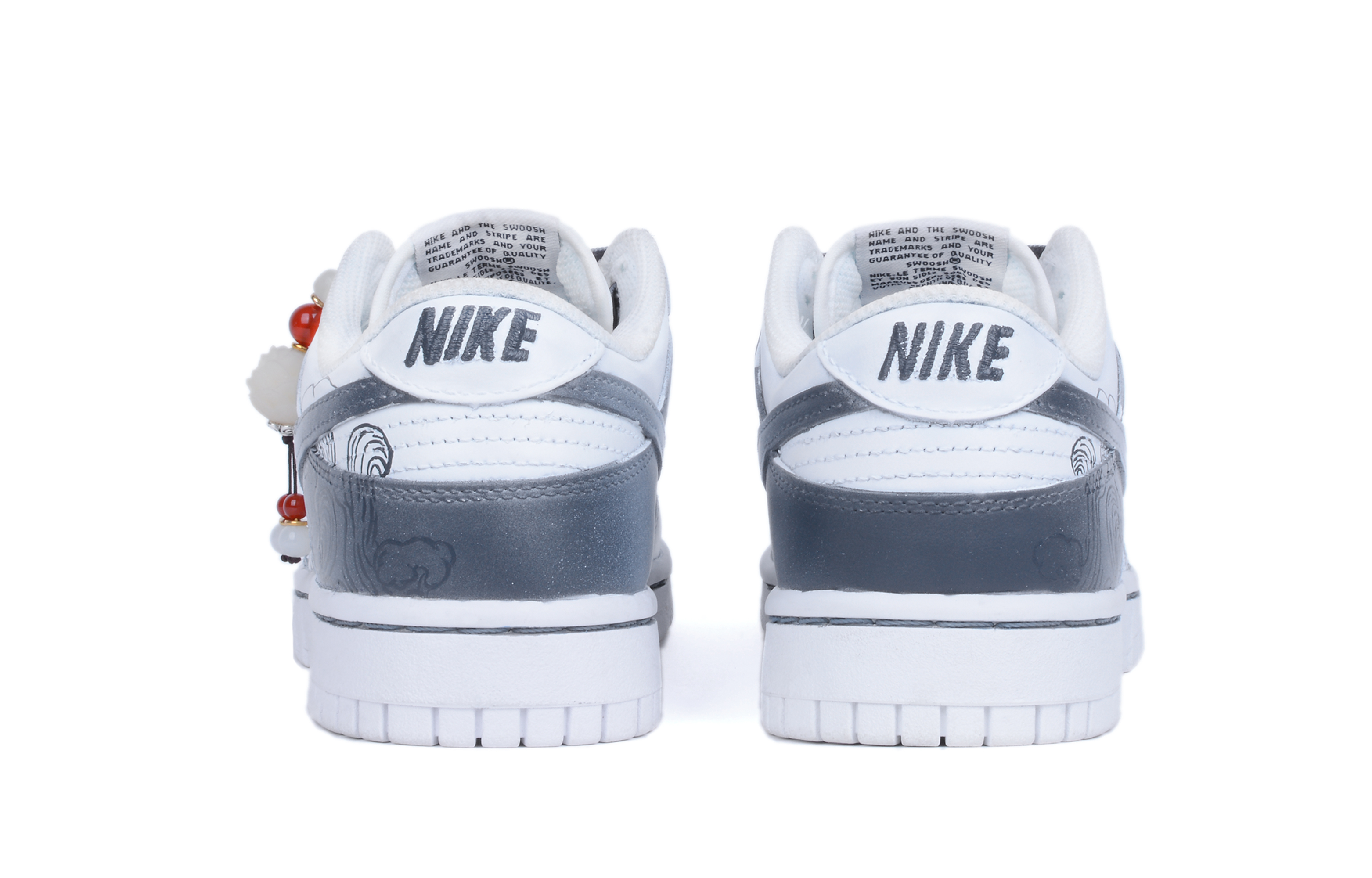 Shop [訂製鞋款] Nike Dunk Low '黑白灰' DJ6188-101(Team42-男款国风破浪黑白灰)