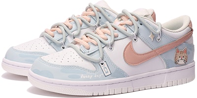 Sepatu Nike Dunk Low 'Macan Biru Putih' Custom DH9765-100(TeamThree-女款小虎喵蓝白) Lookbook Sepatu Nike Dunk Low 'Macan Biru Putih' Custom DH9765-100(TeamThree-女款小虎喵蓝白)
