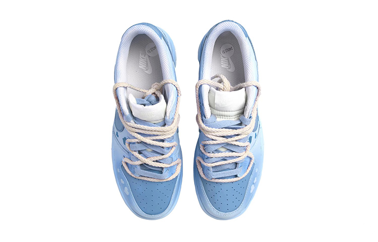 Shop 나이키 덩크 로우 '블루 그라데이션 러브' (커스텀) DH9765-100(Team拾玖-一生所爱蓝女S-BOX)