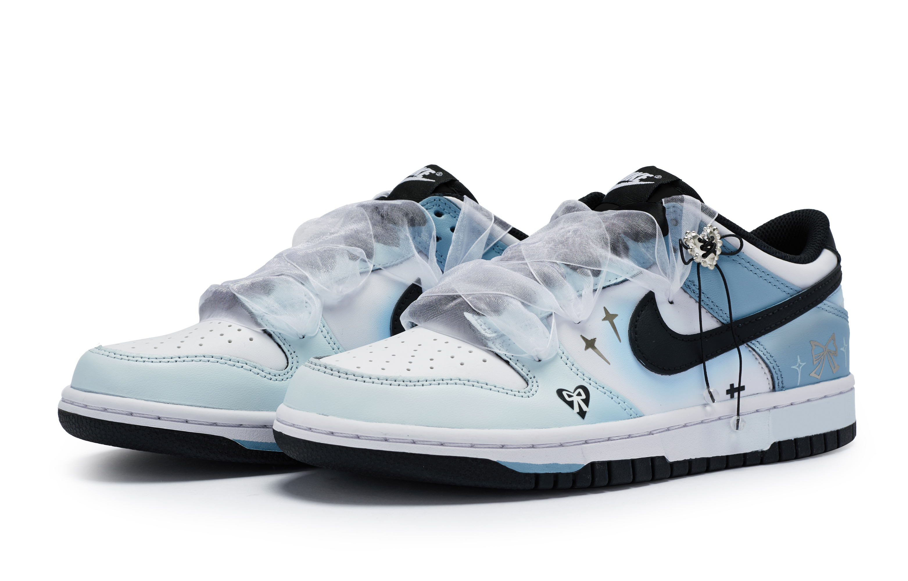 Lookbook 나이키 덩크 로우 '블루화이트 블랙 보우 디컨' CW1590-100-444096