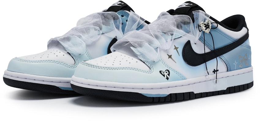 나이키 덩크 로우 '블루화이트 블랙 보우 디컨' CW1590-100-444096 Lookbook 나이키 덩크 로우 '블루화이트 블랙 보우 디컨' CW1590-100-444096