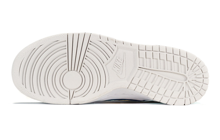 Details for 【定制球鞋】Nike Dunk Low 光變愛心皮貼 低幫 板鞋 GS 藍白