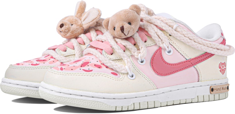 【定製球鞋】Nike Dunk Low 飛天花花 飛天小女警 解構 綁帶 麻繩 玩偶 少女 可愛 低幫 板鞋 GS 米粉 Lookbook 【定製球鞋】Nike Dunk Low 飛天花花 飛天小女警 解構 綁帶 麻繩 玩偶 少女 可愛 低幫 板鞋 GS 米粉