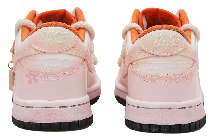 Shop 나이키 덩크 로우 '벚꽃 핑크' (커스텀) DH9765-003(Team拾玖-樱花挂链S-BOX)