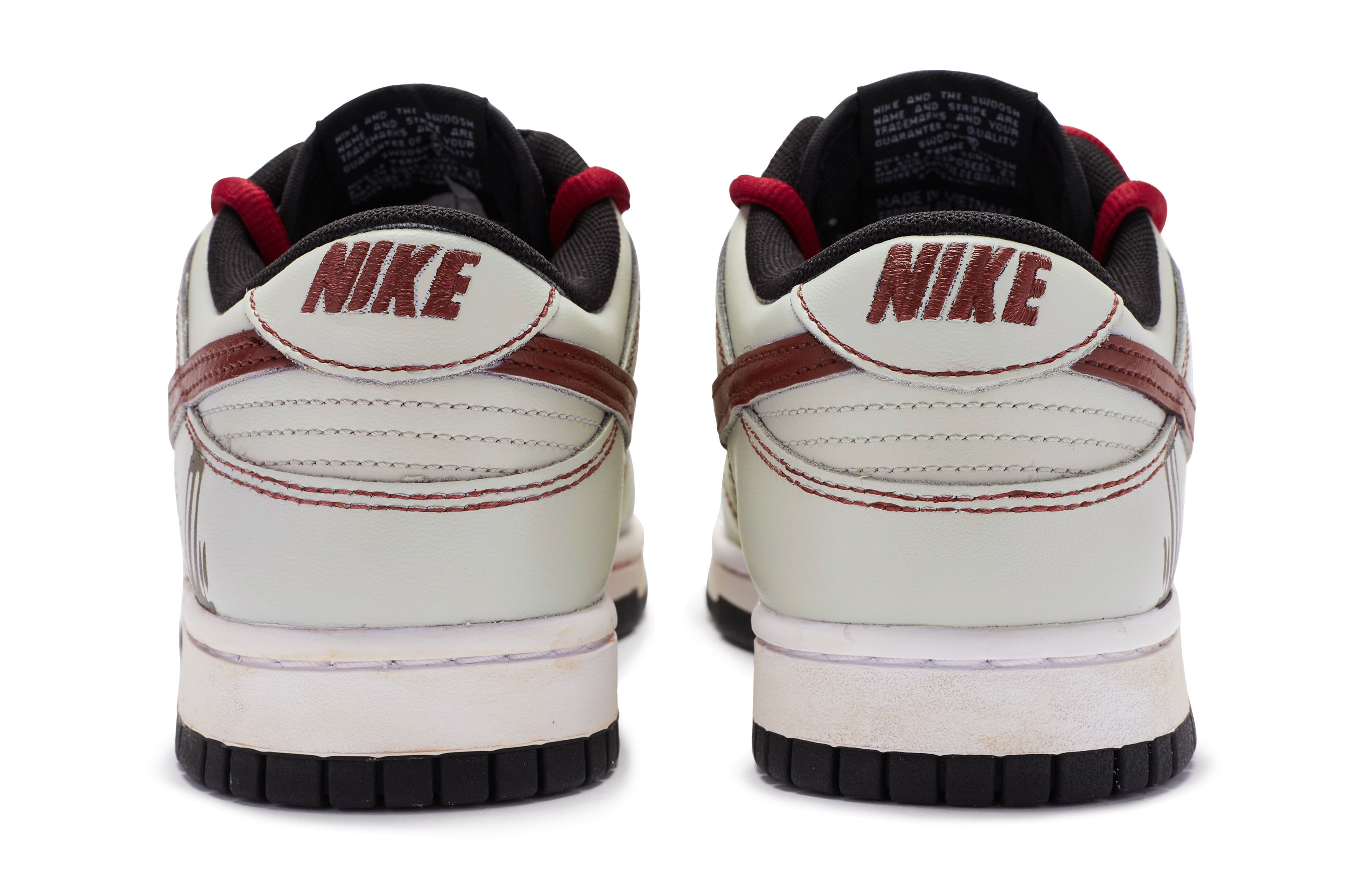 Shop [Nike Custom] Dunk Low 'Tema Kota Dilukis Tangan Krim Hitam Merah' DD1391-100(TeamR-男款罗曼)
